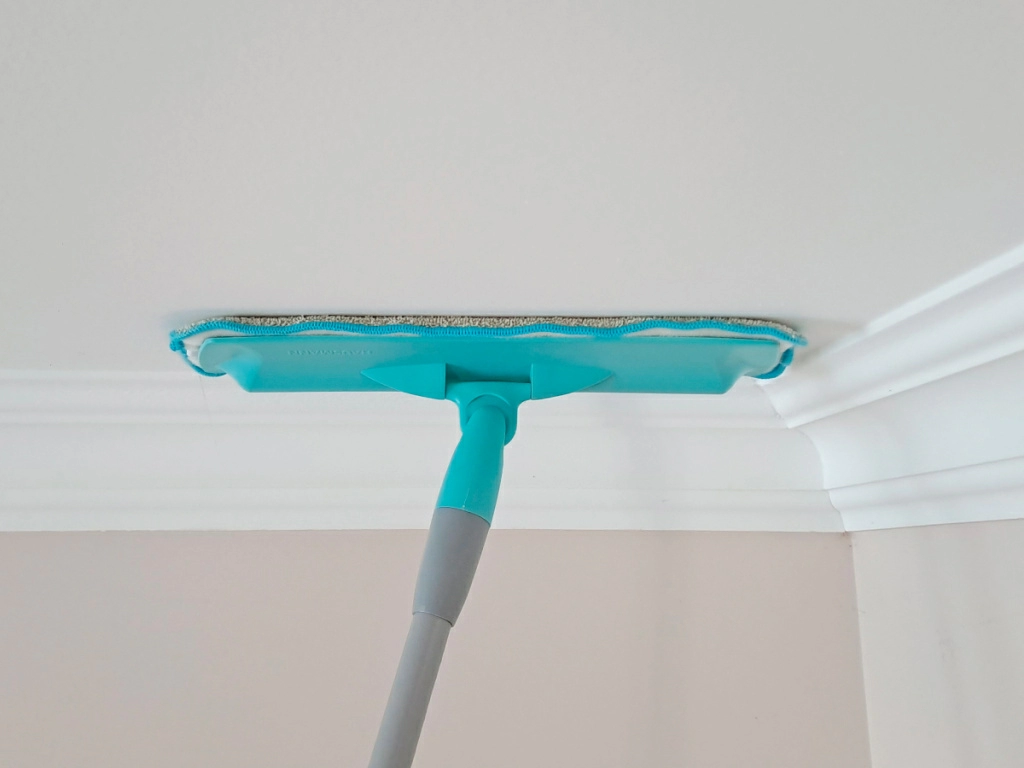 Моем потолок