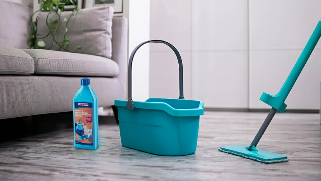 Чистящее средство Leifheit для паркета и ламината.