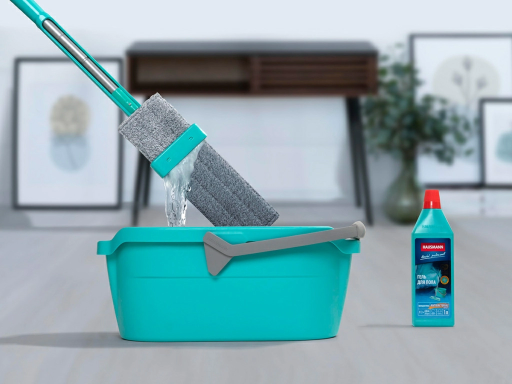  Швабра Hausmann Dry Hands Compact и ведро Hausmann Cosmic line для мытья полов.