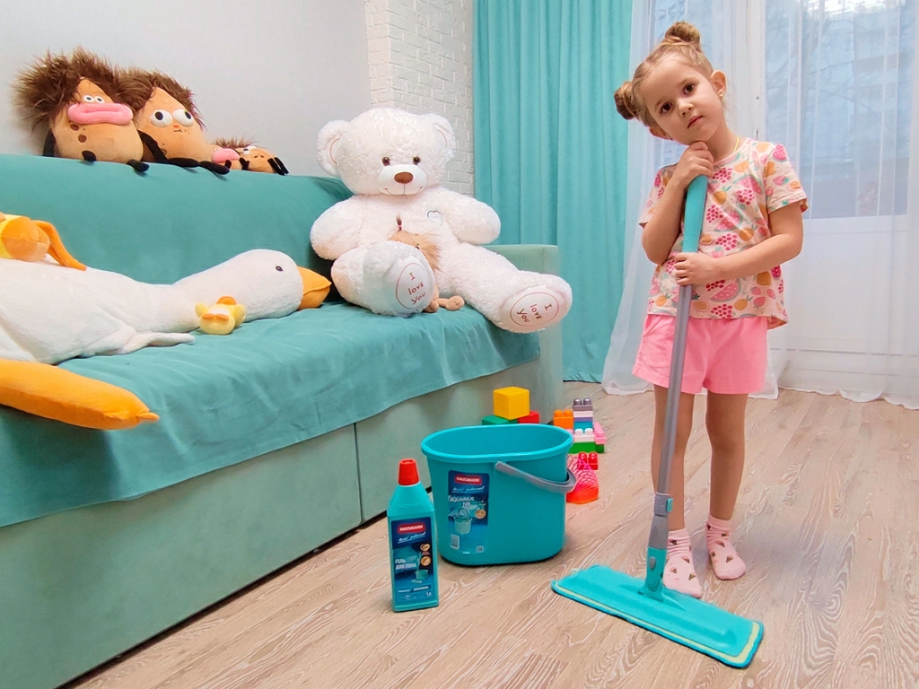 Модель Hausmann hm-46 в роли детской швабры