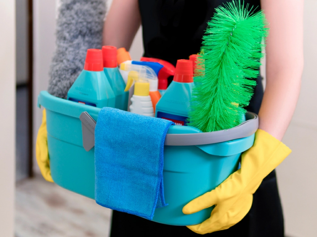 Хранение бытовои химии в ведре