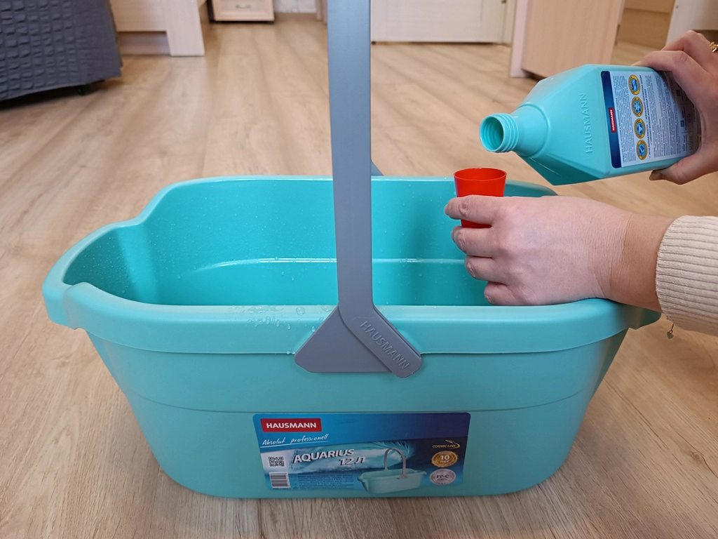 Базовая пропорция: 5 мл средства на 5 литров воды.