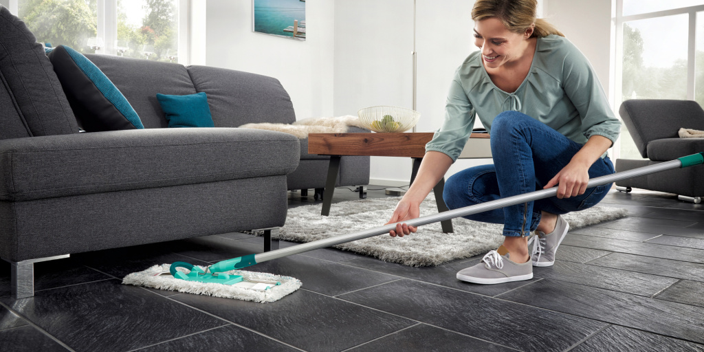 Уборка трудодоступных мест шаброй LEIFHEIT Profi