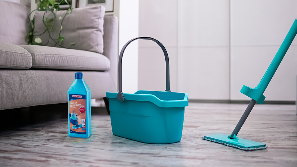 Чистящее средство Leifheit для паркета и ламината.