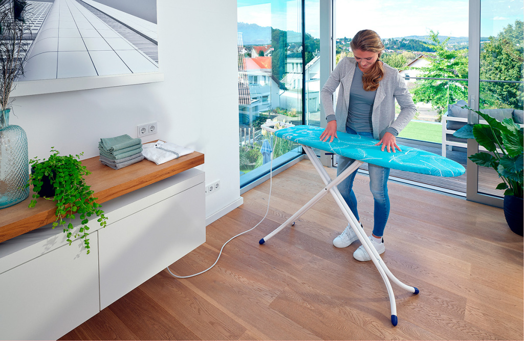 Leifheit Airboard Compact Plus M c Х-образными ножками