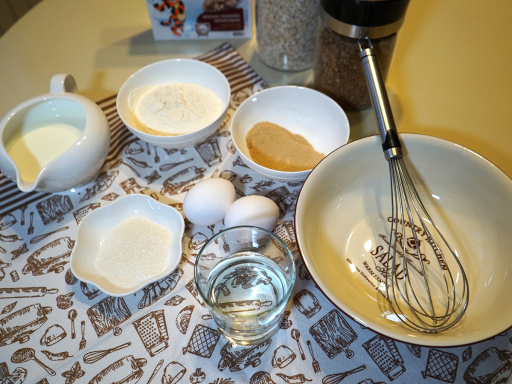 Рецепт блинов с гречневой мукой на молоке. Шаг 1