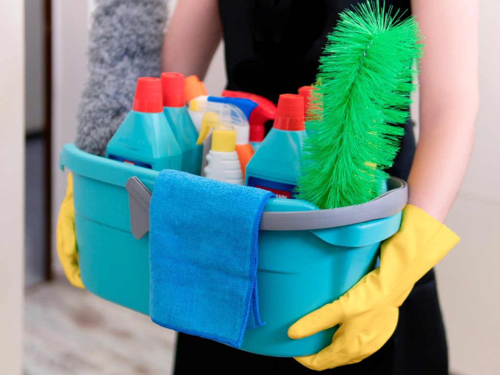 Хранение бытовои химии в ведре