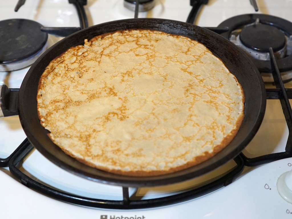 Рецепт блинов с гречневой мукой на молоке. Шаг 2